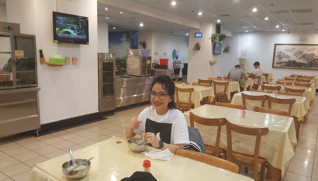 寶成企業越南廠美味的員工餐廳之一-2019陳凰鳳老師越南巡迴演講.jpg - 2019陳凰鳳老師越南巡迴演講