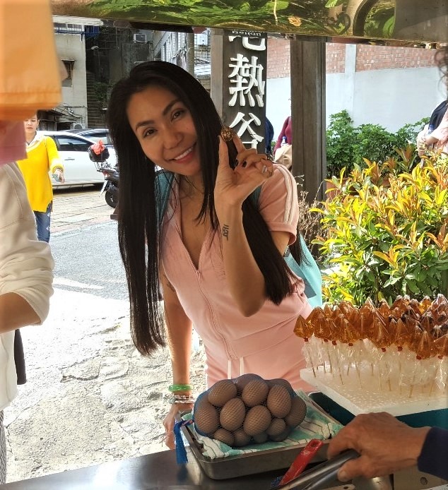 2020北投半日遊-陳凰鳳老師與台灣越藝之星在地熱谷-3.jpg - 台灣越裔總會發起-越南人俱樂部開始籌備-2020北投春天酒店半日遊