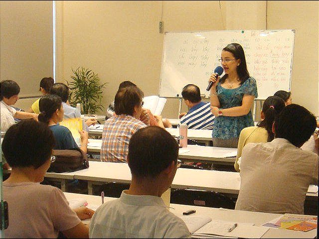 年的越南語教學陳凰鳳於2011.jpg - 2021陳凰鳳照片
